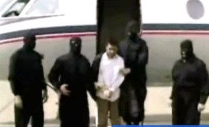 نفر اول از سمت راست همان حاج نادر می باشد 