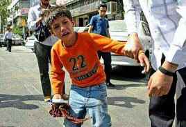  کودکی که شیشه ماشینها را پاک می کند توسط برادران بی غیرت حزب الله دستگیر                        شده است.اشگ چشمان مظلومان خانمان حکومت ظلم عابدان ریایی را در سیل خود                                                                     غرق خواهد کرد     